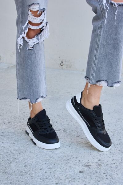 Lace-Up Round Toe Flat Sneakers Black